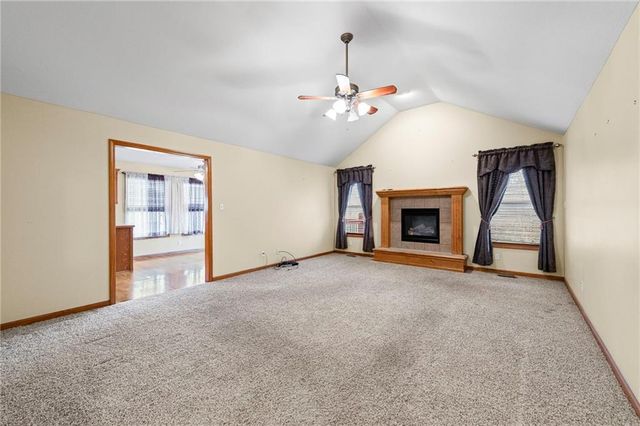 4923 Parkway Drive, Leavenworth, KS 66048
