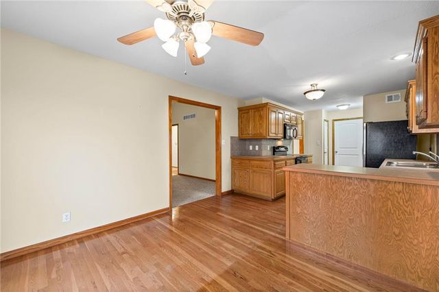 4923 Parkway Drive, Leavenworth, KS 66048