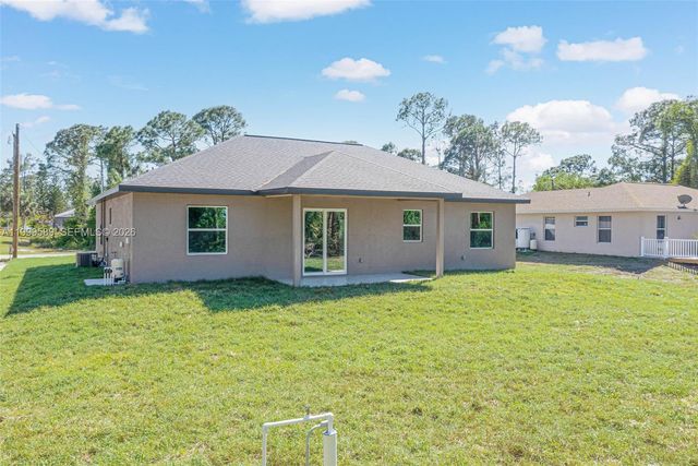 3417 71st St W, Lehigh Acres, FL 33971