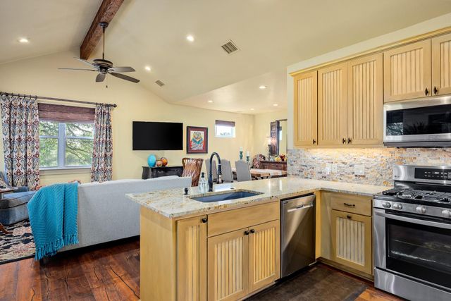 525 Packer LN, Wimberley, TX 78676