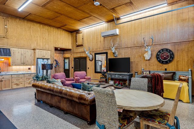 525 Packer LN, Wimberley, TX 78676