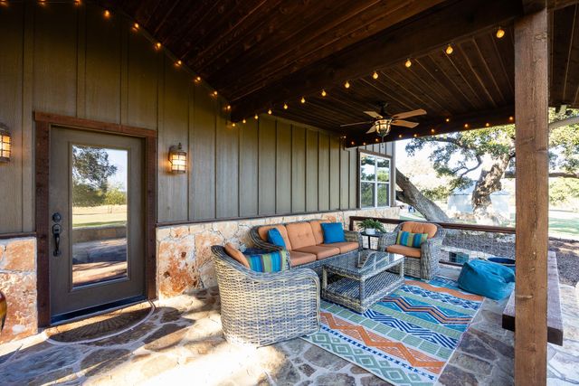 525 Packer LN, Wimberley, TX 78676