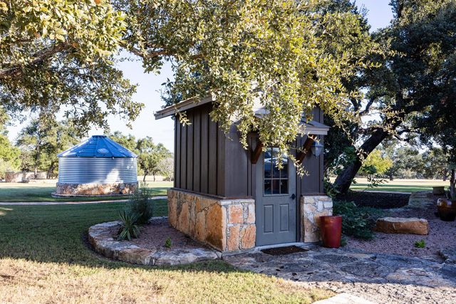 525 Packer LN, Wimberley, TX 78676