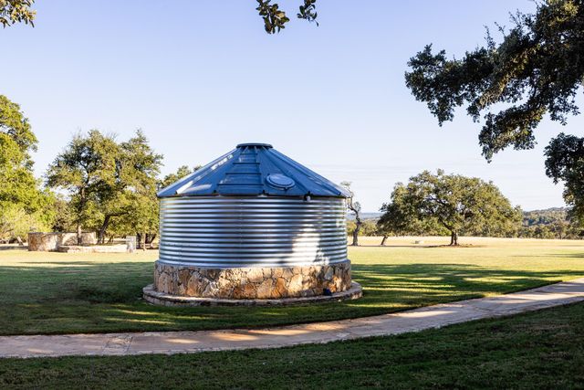 525 Packer LN, Wimberley, TX 78676