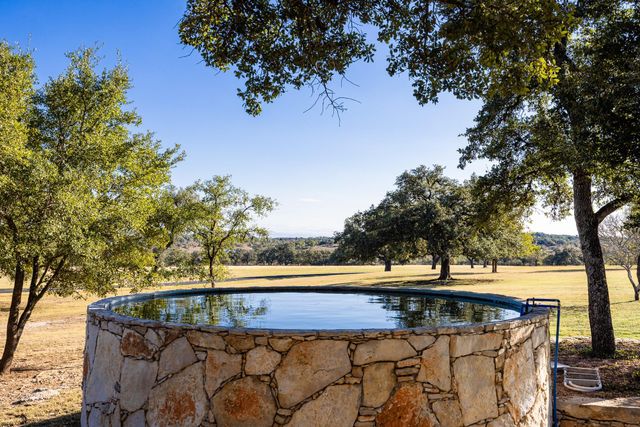 525 Packer LN, Wimberley, TX 78676