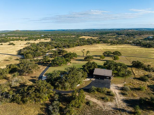 525 Packer LN, Wimberley, TX 78676