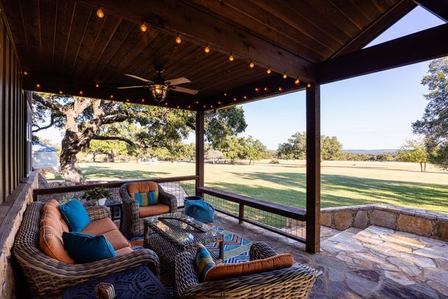 525 Packer LN, Wimberley, TX 78676
