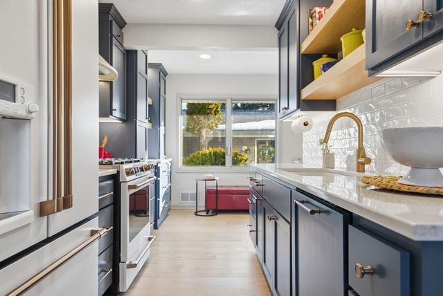 2648 Mackubin Street, Roseville, MN 55113