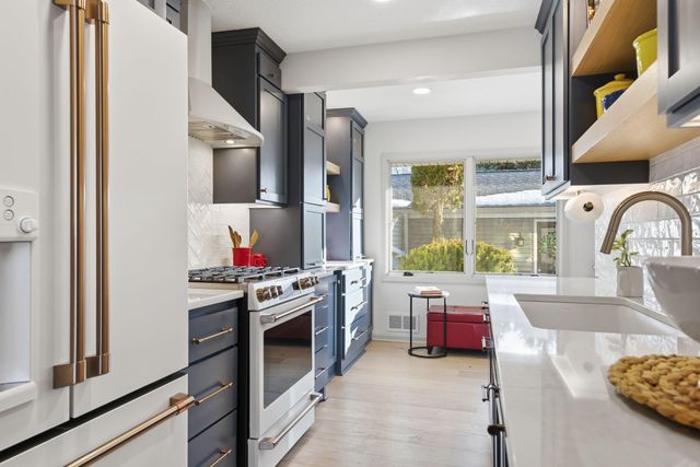 2648 Mackubin Street, Roseville, MN 55113