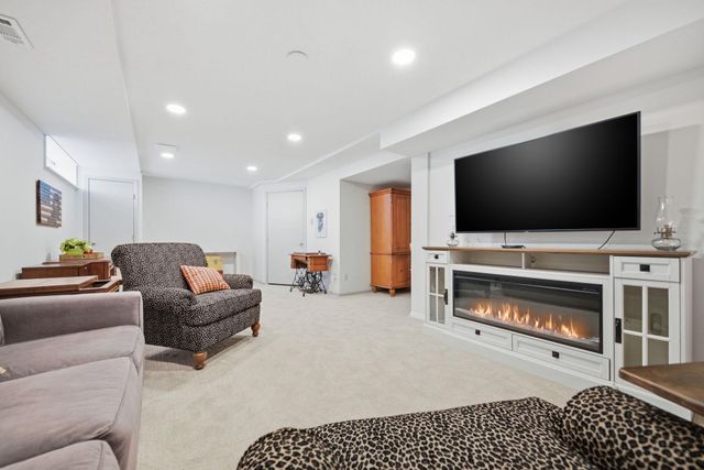 2648 Mackubin Street, Roseville, MN 55113