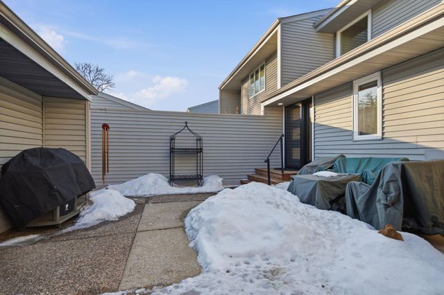 2648 Mackubin Street, Roseville, MN 55113