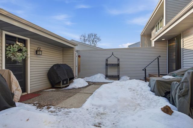 2648 Mackubin Street, Roseville, MN 55113