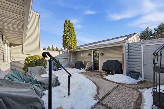 2648 Mackubin Street, Roseville, MN 55113