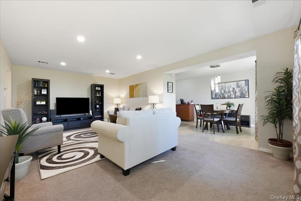 175 Main Avenue 167, Wheatley Heights, NY 11798 — photo 4