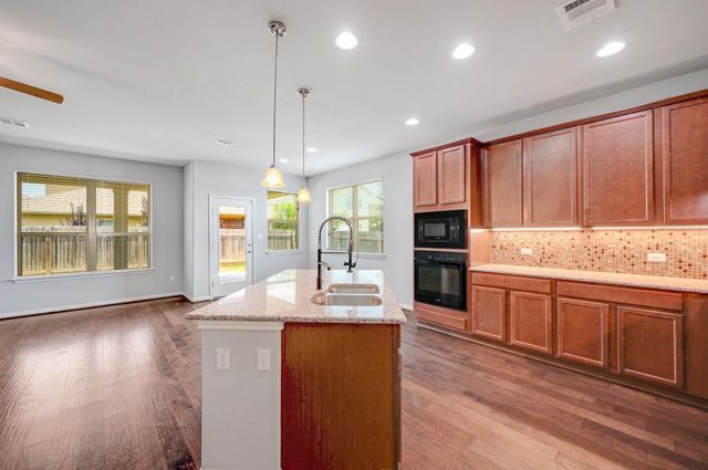 176 Flannery LN, Buda, TX 78610