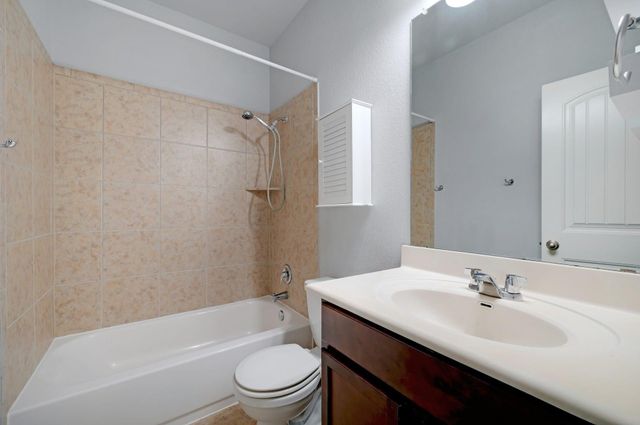 176 Flannery LN, Buda, TX 78610