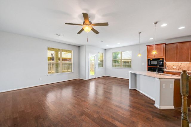 176 Flannery LN, Buda, TX 78610