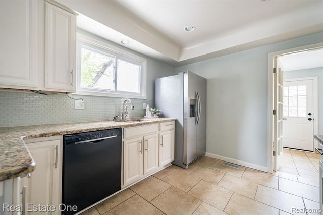 353 S Webik Avenue, Clawson, MI 48017