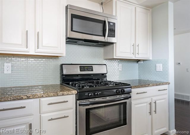 353 S Webik Avenue, Clawson, MI 48017