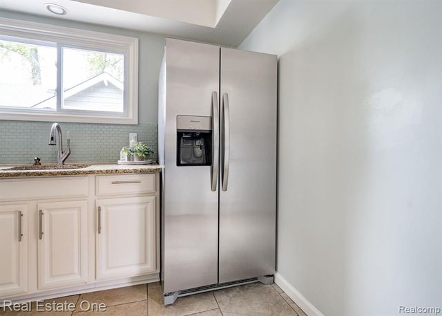 353 S Webik Avenue, Clawson, MI 48017