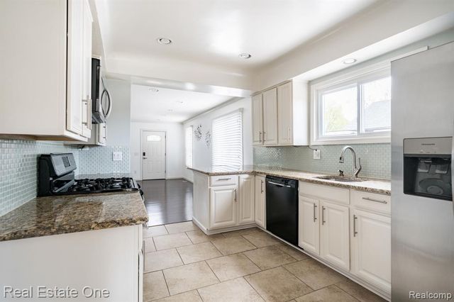 353 S Webik Avenue, Clawson, MI 48017