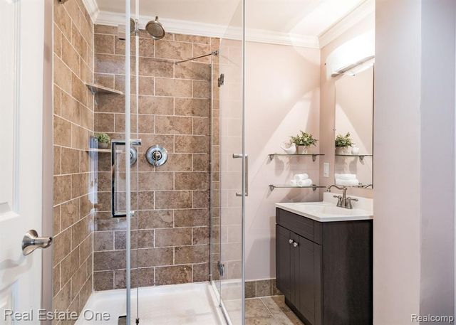 353 S Webik Avenue, Clawson, MI 48017