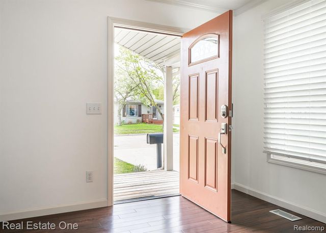 353 S Webik Avenue, Clawson, MI 48017