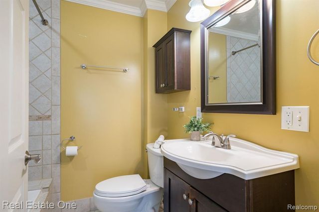 353 S Webik Avenue, Clawson, MI 48017