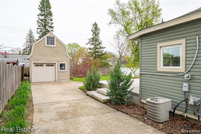 353 S Webik Avenue, Clawson, MI 48017