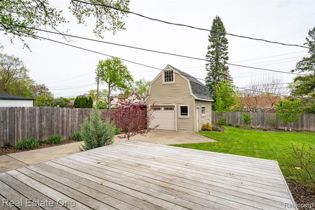 353 S Webik Avenue, Clawson, MI 48017