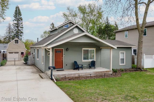 353 S Webik Avenue, Clawson, MI 48017