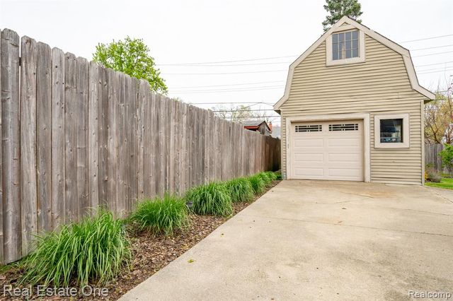 353 S Webik Avenue, Clawson, MI 48017