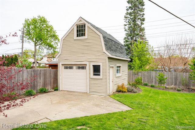 353 S Webik Avenue, Clawson, MI 48017