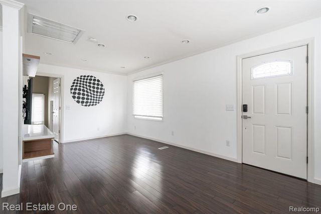 353 S Webik Avenue, Clawson, MI 48017