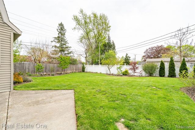 353 S Webik Avenue, Clawson, MI 48017