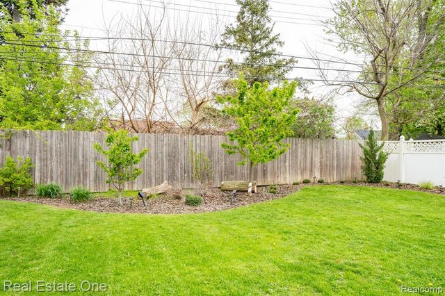 353 S Webik Avenue, Clawson, MI 48017