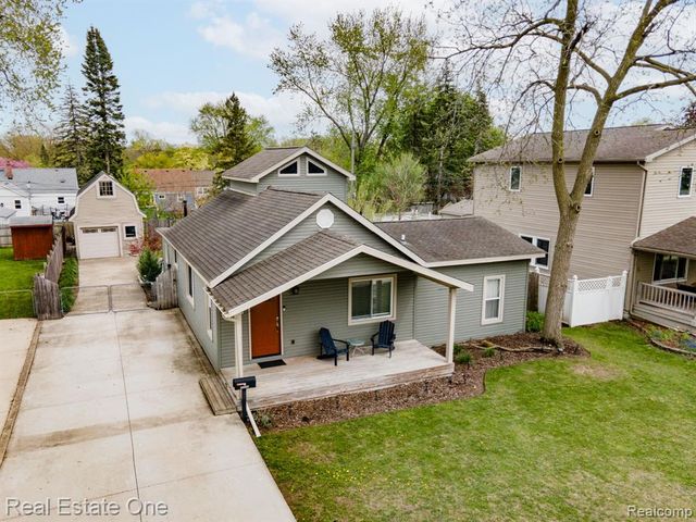 353 S Webik Avenue, Clawson, MI 48017