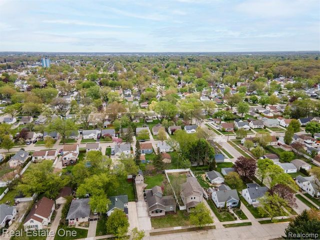 353 S Webik Avenue, Clawson, MI 48017