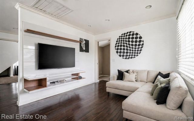 353 S Webik Avenue, Clawson, MI 48017