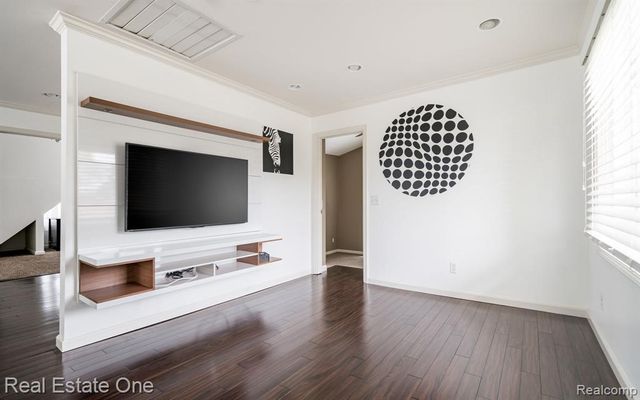 353 S Webik Avenue, Clawson, MI 48017