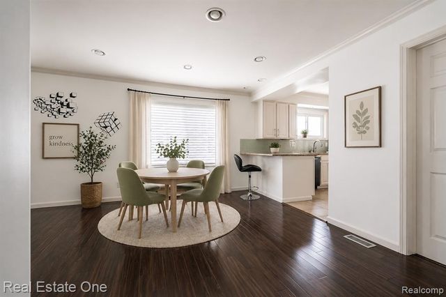 353 S Webik Avenue, Clawson, MI 48017