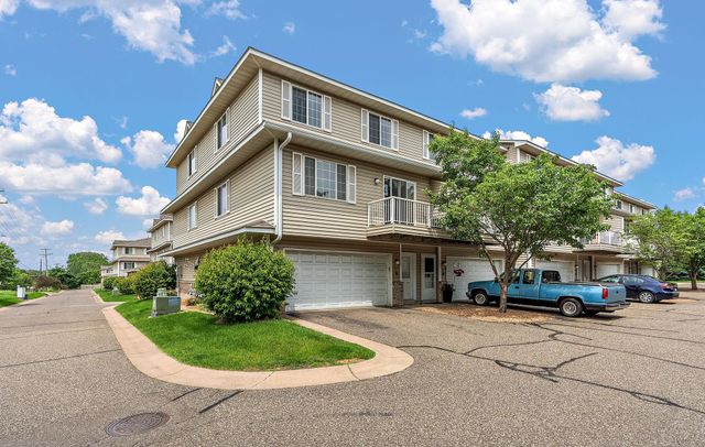 1613 County Road D E L, Maplewood, MN 55109