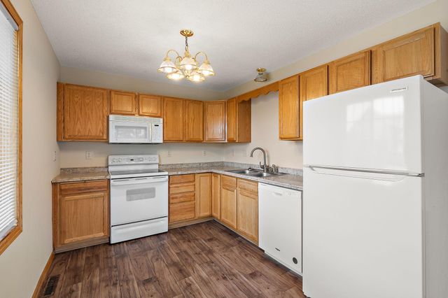 1613 County Road D E L, Maplewood, MN 55109