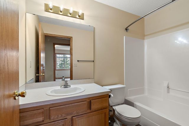 1613 County Road D E L, Maplewood, MN 55109