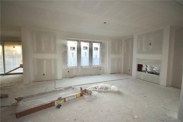 8007 NE 77th Street, Kansas City, MO 64158