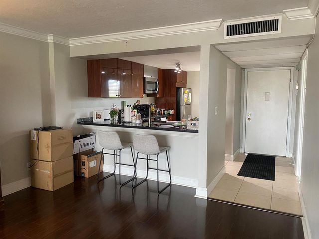9 Royal Palm Way 403, Boca Raton, FL 33432
