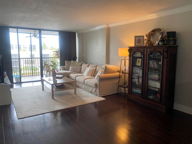 9 Royal Palm Way 403, Boca Raton, FL 33432