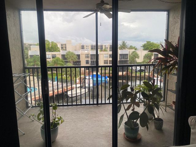 9 Royal Palm Way 403, Boca Raton, FL 33432