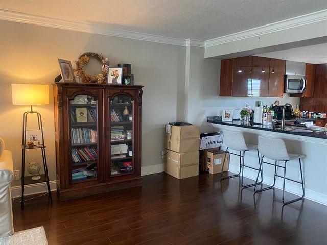 9 Royal Palm Way 403, Boca Raton, FL 33432