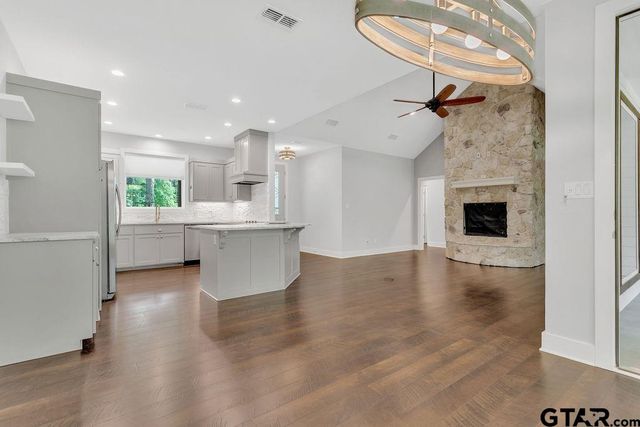 711 N Green Meadow Trail, Holly Lake Ranch, TX 75765